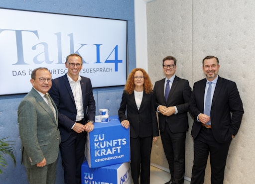 Vorschau Bild von V. l.: ÖGV-Vorstandsvorsitzender Peter Haubner, Jochen Danninger
(WKO), Maria Kern (ORF), Christoph Neumayer (IV) und
ÖGV-Vizepräsident Clemens Pig