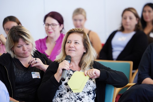 Vorschau Bild von Im Rahmen der Auftaktveranstaltungen von „Schlau sein – Gesund
essen“ konnten sich die Teilnehmenden untereinander vernetzen.