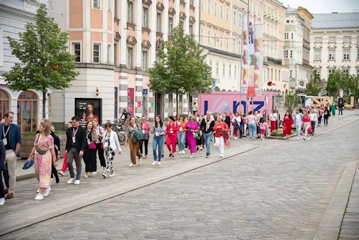 Convention4u Teilnehmende unterwegs durch die Linzer Innenstadt