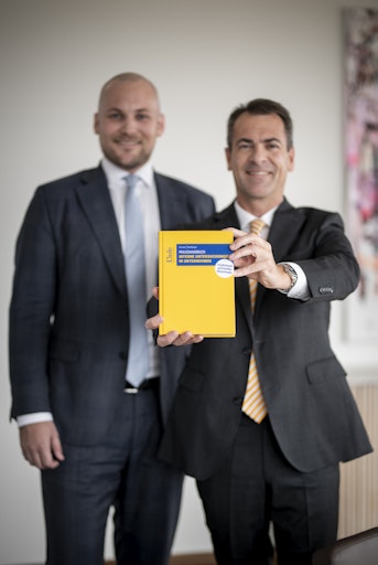 Vorschau Bild von Alexander Stücklberger und Christopher Schrank mit dem
"Praxishandbuch Interne Untersuchungen in Unternehmen"