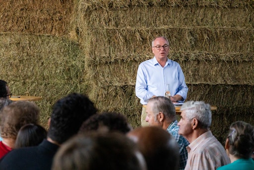 Vorschau Bild von Auch Bauernbundobmann LH-Stv. Stephan Pernkopf stellte sich
persönlich der Diskussion mit Bäuerinnen und Bauern.