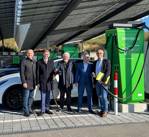 V.l.n.r.: Eröffnung des Ladeparks in Meggenhofen, Oberösterreich,
mit Bürgermeister Heinz Oberndorfer, Landesrat Markus Achleitner,
beiden Solarcap-Geschäftsführern Gerhard und Peter Limberger sowie
SMATRICS CSO Ronald Lausch.