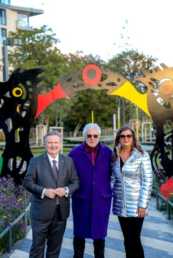 Vorschau Bild von Bürgermeister Michael Ludwig, Kurator André Heller und Stadträtin
Ulli Sima vor dem Eingang zu den Schätzen im Bank Austria Park