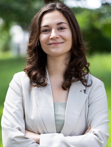 Vorschau Bild von Der Jungjournalistinnenpreis 2025 geht an Sarah Emminger (Kurier)