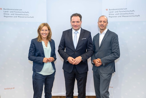 Vorschau Bild von HBM Norbert Totschnig, GF Hildegard Aichberger, SC Jürgen
Schneider