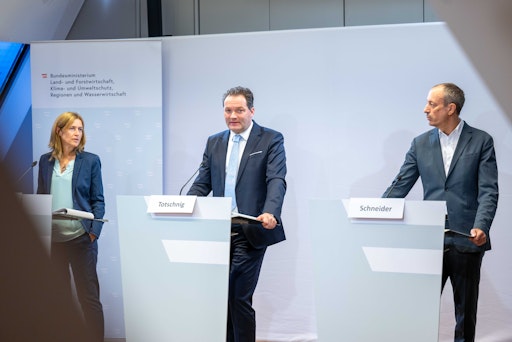 Vorschau Bild von HBM Norbert Totschnig, GF Hildegard Aichberger, SC Jürgen
Schneider