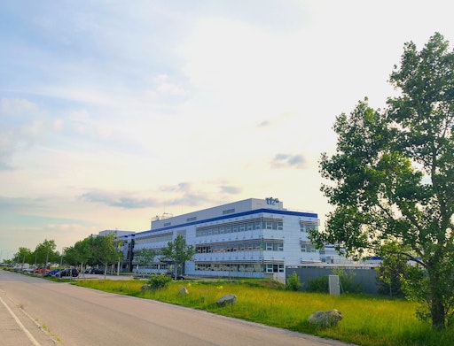 Mit dem Beginn des Wintersemesters startet der zweite Jahrgang
des Masterstudiums Humanmedizin an der Danube Private University
(DPU) in Wiener Neustadt. Rund 120 Studierende, die ihr
Bachelorstudium der Humanmedizin an der DPU in Krems erfolgreich
abgeschlossen haben, setzen nun ihre Ausbildung am seit 2024
etablierten Universitätsstandort fort. Im Bild: Das Technologie- und
Forschungszentrum (tfz) in Wiener Neustadt