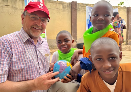 Vorschau Bild von Reinhard Heiserer, Geschäftsführer und Mitgründer der
österreichischen Entwicklungsorganisation Jugend Eine Welt, setzt
sich seit 28 Jahren für benachteiligte Kinder im Globalen Süden ein.