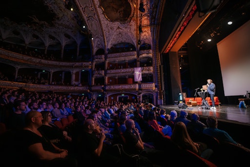 Waves Vienna Opening im Volkstheater