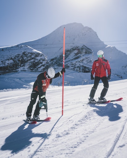 Vorschau Bild von Am Kitzsteinhorn laufen die Vorbereitungen für den Skistart am
11. Oktober auf Hochtouren.