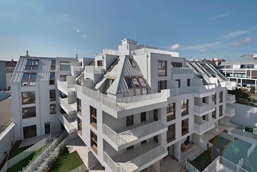 Das fertiggestellte Neubauprojekt THE TEMPTATION vereint modernes
Design, Energieeffizienz und hohe Lebensqualität.