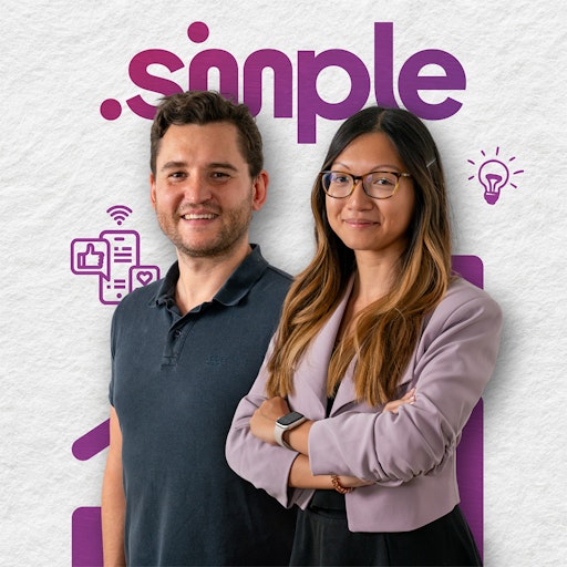 „Mit DotSimple wird Social Media Management dank intelligenter
KI-Unterstützung für Unternehmer:innen ganz einfach im Alltag
umsetzbar“, Manuel Roessler, Gründer und CEO von DotSimple mit Thi
Tho Le, Head of Marketing DotSimple
