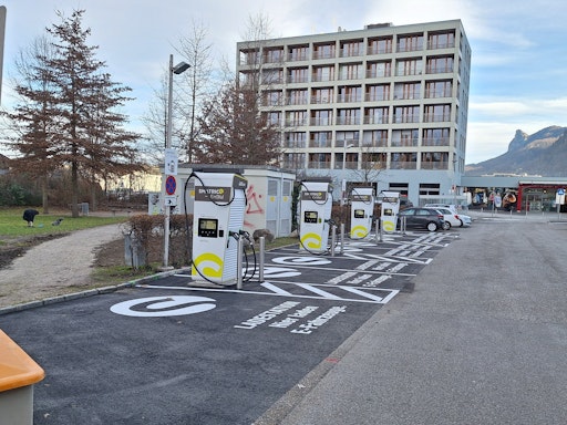 Vorschau Bild von Beim SMATRICS EnBW Schnellladepark Business Boulevard Salzburg
stehen acht Highspeed-Ladepunkte zur Verfügung.