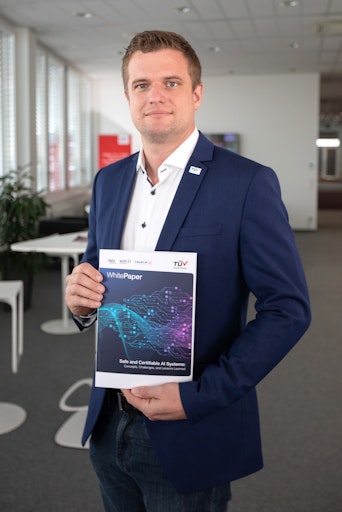 Andreas Gruber, Geschäftsführer TRUSTIFAI, dem AI-Joint Venture
des TÜV AUSTRIA und Software Competence Center Hagenberg: „Wir
begleiten Unternehmen mit unserem Forschungsbackground, einem
erfahrenen Team und unserem einzigartigen Ansatz für belastbare
KI-Prüfungen“.