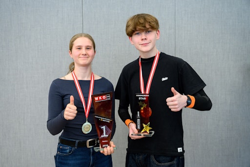 Julia Schwarz und Pascal Ambros gewannen mit ihrer App-idee die
Kategorie „Rookies“ und holten sich auch den Publikumsaward
„Community Star“.