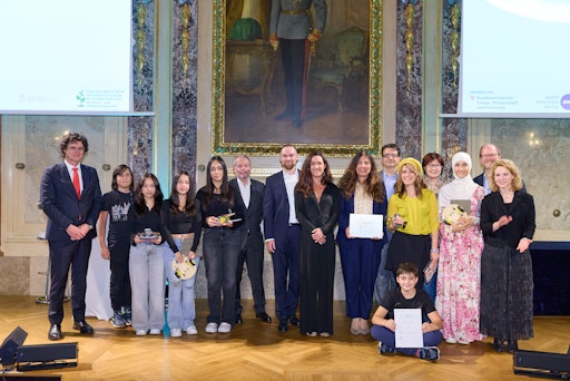 MINT-Region Wien West (Koordination: Innovationsmacherin e.U.)
mit BM Eva-Maria Holzleitner (Bundesministerium für Frauen,
Wissenschaft und Forschung) und Geschäftsführer Gerfried Brunner
(Austria Wirtschaftsservice GmbH)