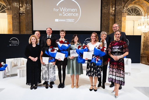 v.l.n.r. Eva-Maria Holzleitner (Bundesministerin für Frauen,
Wissenschaft und Forschung), Matthieu Peyraud (Botschafter der Rep.
Frankreich in Wien), Edzard Meenen (Country Coordinator L'Oréal
Österreich), Dr.in Nida Ali, Theresa Haitzmann, Dr.in Angeliki
Spathopoulou, Dr.in Sabine Haag (Präsidentin österr.
UNESCO-Kommission), Darja Rohden, Univ. Prof. Dr. Heinz Faßmann
(Präsident ÖAW) und Moderatorin Kati Bellowitsch // © L'Oréal / Die
Verwendung dieses Bildes für redaktionelle Zwecke ist unter
Beachtung aller mitgeteilten Nutzungsbedingungen zulässig und dann
auch honorarfrei. Veröffentlichung ausschließlich mit
Bildrechte-Hinweis.