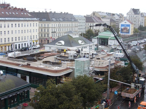 Vorschau Bild von Gesamtansicht der neuen Markthalle am Naschmarkt während der
Bauphase.