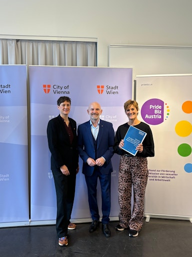 Susanne Haase (SPÖ), Thomas Weber (NEOS), Astrid G.
Weinwurm-Wilhelm (Pride Biz Austria)