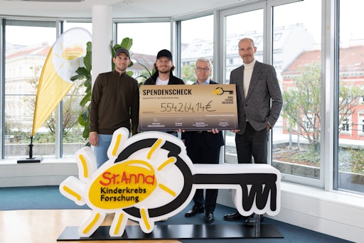 Vorschau Bild von Ambassador Circle der St. Anna Kinderkrebsforschung v.l.n.r.:
Bitpanda CEO Eric Demuth, JP Immobilien Eigentümer Daniel Jelitzka,
Generaldirektor Raiffeisen NÖ-Wien Michael Höllerer, Unternehmer und
ehemaligem Tennisprofi Dominic Thiem
