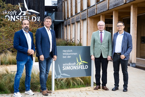 Markus Winter (CTO Windkraft Simonsfeld), Gerhard Toifl (Bgm.
Ernstbrunn), LH-Stv. Stephan Pernkopf, Alexander Hochauer (CFO
Windkraft Simonsfeld)