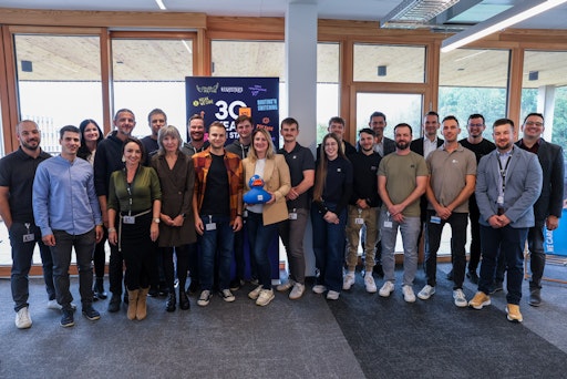 Vorschau Bild von NTS Mitarbeitende, Partner und Kunden bei der Eröffnungsfeier