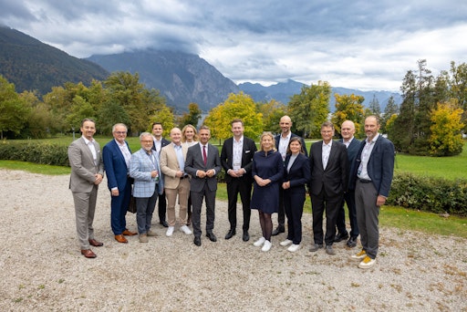 Wirtschaftsminister Wolfgang Hattmannsdorfer mit
Handelsverband-Geschäftsführer Rainer Will und den CEOs des
österreichischen Handels