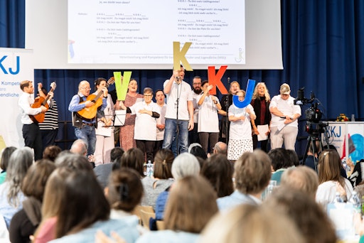 Vorschau Bild von Showact des Tageszentrum Kreativ der VKKJ.