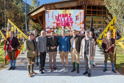 Bildunterschrift v. l. n. r.: Dietmar Rossmann | Leiter UNESCO
Biosphärenpark Kärntner Nockberge; Matthias Krenn | Bürgermeister
Bad Kleinkirchheim; Martin Gruber | Landeshauptmann Stellvertreter;
Michael Prägant | Hotelier (Hotel Prägant) & Stv.
Tourismusverbandsvorsitzender; Jakob Forstnig | Hotelier Trattlerhof
& Tourismusverbandsvorsitzender; Andreas Winkler | Projektleiter
Winkler Landschaftsarchitektur