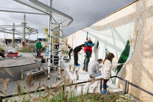 Vorschau Bild von "Come by & paint" lockte viele Menschen an, die selbst den Pinsel
schwingen wollten.