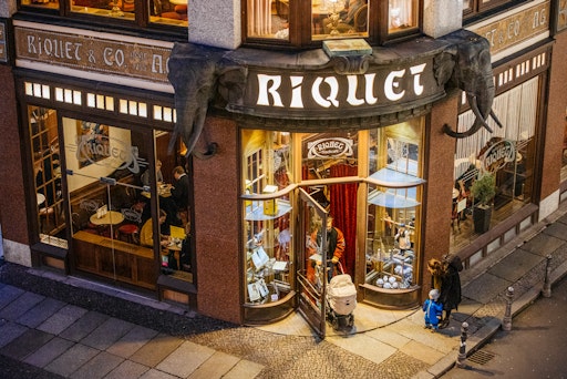 Eingang des Café Riquet in Leipzig