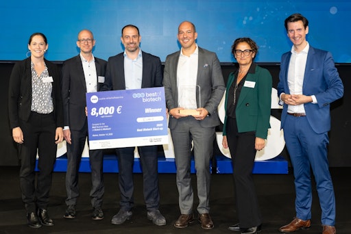 Vorschau Bild von Team des Gewinnerprojekts von Elaris in der Kategorie Biotech
Start-up mit v.l.n.r. Elisabeth Klager (Jurysprecherin), Stefan
Krahulec und Maria Antonietta Impagnatiello (Boehringer Ingelheim)
sowie Florian Frauscher (Sektionschef BMWET).