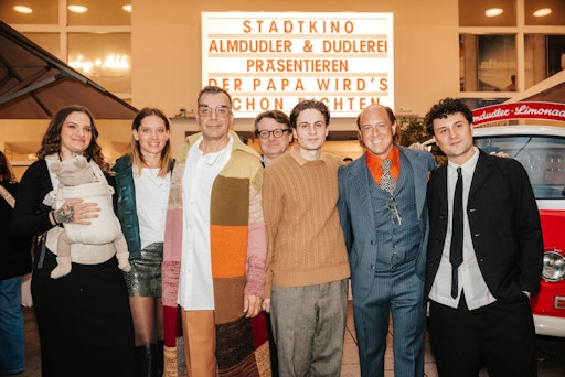 Vorschau Bild von v.l.n.r.: Vorstand der Dudlerei – Alena Klein, Lara Klein, Thomas
Heribert Klein, Wolfgang Graski, Joe Unger-Klein, Max Klein, Zoltan
Unger-Klein