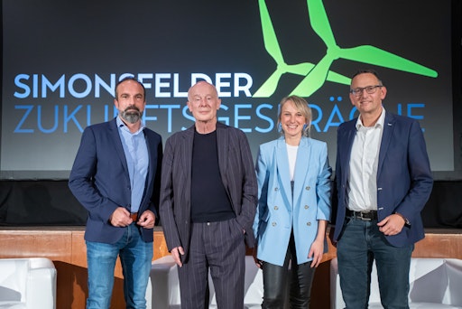 Markus Winter (CTO Windkraft Simonsfeld), Prof. Dr. Hans Joachim
Schellnhuber, Ursula Pucher (Moderation), Alexander Hochauer (CFO
Windkraft Simonsfeld)
