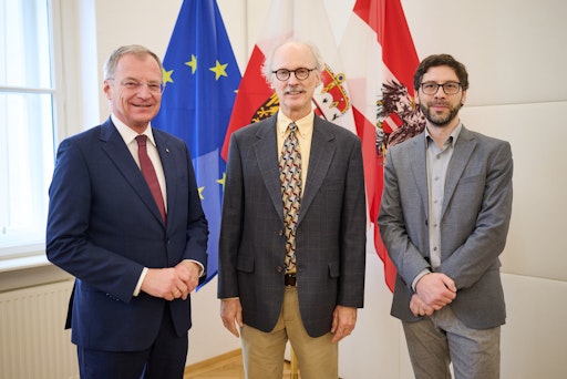 Prof. R. Paul Crabb zu Besuch bei Herrn Landeshauptmann Mag.
Thomas Stelzer