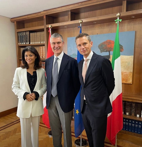 Vizepräsidenten der Österreichischen Notariatskammer Mag. Andreas
Tschugguel und Mag.a Marcella Handl, zusammen mit dem italienischen
CNN-Präsidenten Vito Pace.
