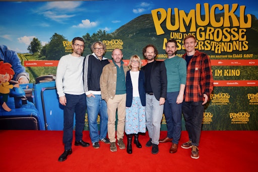PUMUCKL UND DAS GROSSE MISSVERSTÄNDNIS, Premiere in München im
Mathäser Filmpalast am 19.10.2025. v.l.n.r.: Simon Amberger, Marcus
H. Rosenmüller, Florian Brückner, Gisela Schneeberger, Maxi
Schafroth, Korbinian Dufter, Simon Parente // Weiterer Text über ots
und www.presseportal.de/nr/12946 / Die Verwendung dieses Bildes für
redaktionelle Zwecke ist unter Beachtung aller mitgeteilten
Nutzungsbedingungen zulässig und dann auch honorarfrei.
Veröffentlichung ausschließlich mit Bildrechte-Hinweis.
