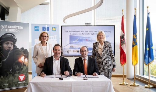 Vorschau Bild von Verteidigungsministerin Klaudia Tanner Landeshauptfrau Johanna
Mikl-Leitner Generalsekretär BMLV Arnold Kammel Geschäftsführer
Lukas Reutterer