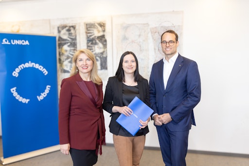 Gruppenbild (v.l.n.r.): Univ. Prof. Bettina Fuhrmann, Martina
Zöchner (Reppublika) und René Knapp (UNIQA) präsentierten die UNIQA
Finanzvorsorge-Studie 2025.