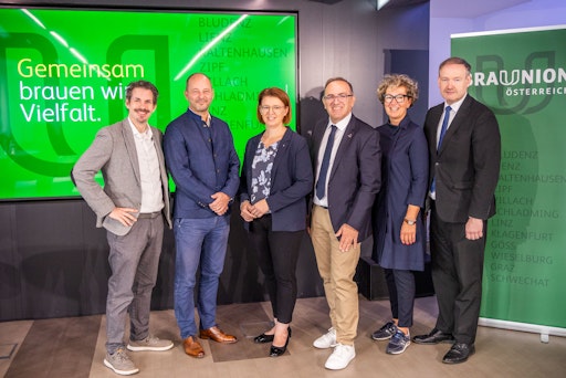 v.l.n.r.: Thomas PESCHTA, WKW Fachgruppe Gastronomie; Hans BÖHM,
Brau Union Österreich; Michaela LANGER-WENINGER, Landesrätin
Oberösterreich; Christian PRAUCHNER, WKÖ Bundesgremium
Lebensmittelhandel; Ursula RIEGLER, Moderatorin; Christian
HELMENSTEIN, Geschäftsführer Economica Institut