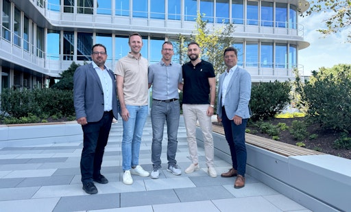 v.l.n.r.: Nico Hirsch, Betriebsratsvorsitzender VR Bank Bayern
Mitte; Dominik Seibold, CTO 21bitcoin; Thomas Münch, Product Manager
SOPRA, Daniel Winklhammer, CEO 21bitcoin; Andreas Streb,
Vorstandsvorsitzender VR Bank Bayern Mitte