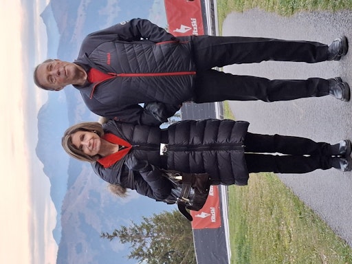 Vorschau Bild von Club Tirol-Vizepräsidentin Renate Danler mit dem ehemaligen
Skirennläufer Rudi Sailer