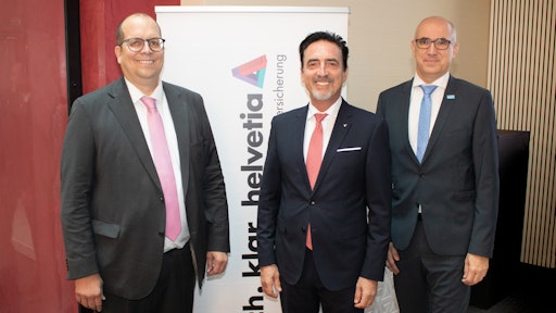 (v.l.) Mag. Alexander Zeh (Geschäftsführer Ipsos Österreich),
Werner Panhauser (Vorstand Vertrieb & Marketing Helvetia
Versicherungen AG) und Alexander Hovorka (Geschäftsführer Bestattung
Himmelblau)