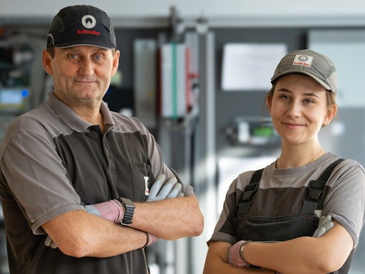 Vorschau Bild von Jessica W. gemeinsam mit Michael E. im Schindler Schulungsraum