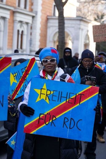 Evangelistin La Grande Mbamba - Gründerin der Fondation la Grande
bei der Friedensdemo im Februar 2025 in Wien