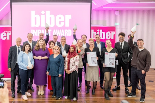 Preisträger des Biber Impact Awards mit Rudi Kobza und Barbara
Novak