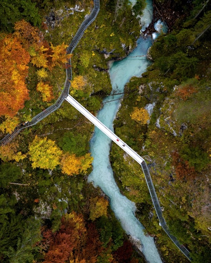 Herbstwanderungen in Klammen sind jetzt der Top-Tipp: Das
Farbenspiel ist einfach traumhaft, denn in den Klammen wachsen viele
Laubbäume, deren leuchtendes Herbstlaub einen herrlichen Kontrast
zum Wasser bildet.