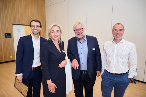 Vorschau Bild von Christoph Müller-Thiede (M.O.O.CON), Reingard Schmid (WKO
Immobilienmanagement), Karl Friedl (M.O.O.CON), Oliver Sterl
(Rüdiger Lainer + Partner Architekten ZT)