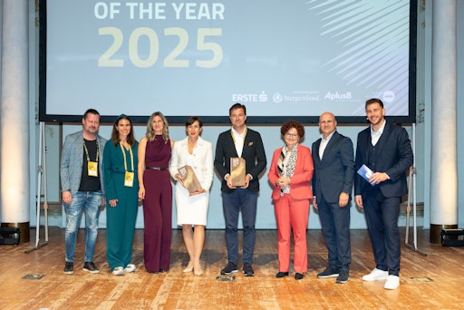 v.l.n.r. Alfred Luger, Raphaela Graf (AplusB & Wirtschaftsagentur
Burgenland), Katrin Zenker, Katarzyna Pichler (Gewinnerin), Philipp
Kinsky (Gewinner), Staatssekretärin Elisabeth Zehetner (BMWET),
Geschäftsführer Bernhard Sagmeister (aws), Jakob Seybold (aws)