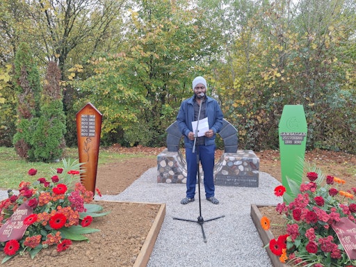 Vorschau Bild von Der Geflüchtete Desmond Nada aus Kamerun hielt eine Rede bei den
Feierlichkeiten